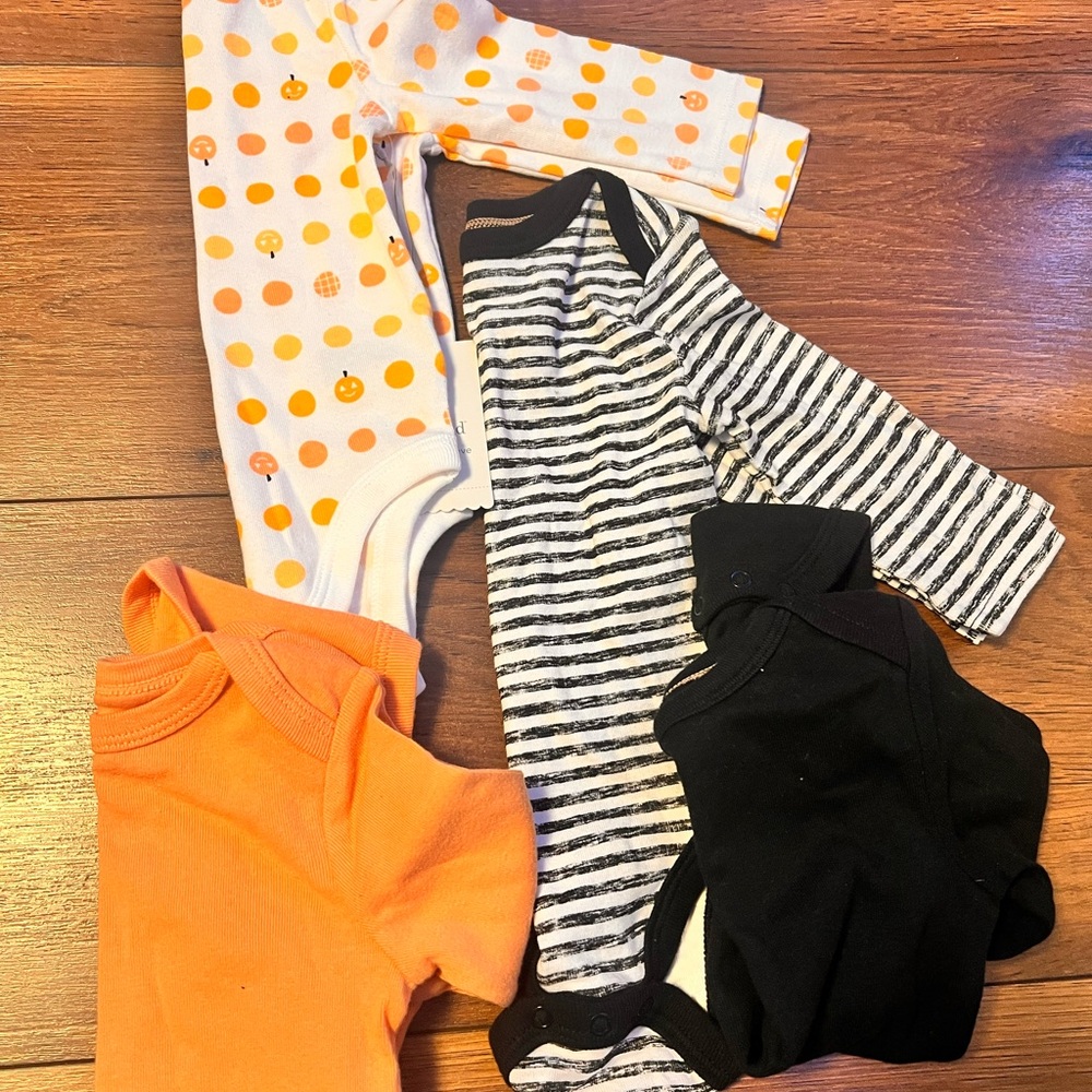 Halloween 3-6 months NWT Orange, Black, and Striped Kids One Pieces
